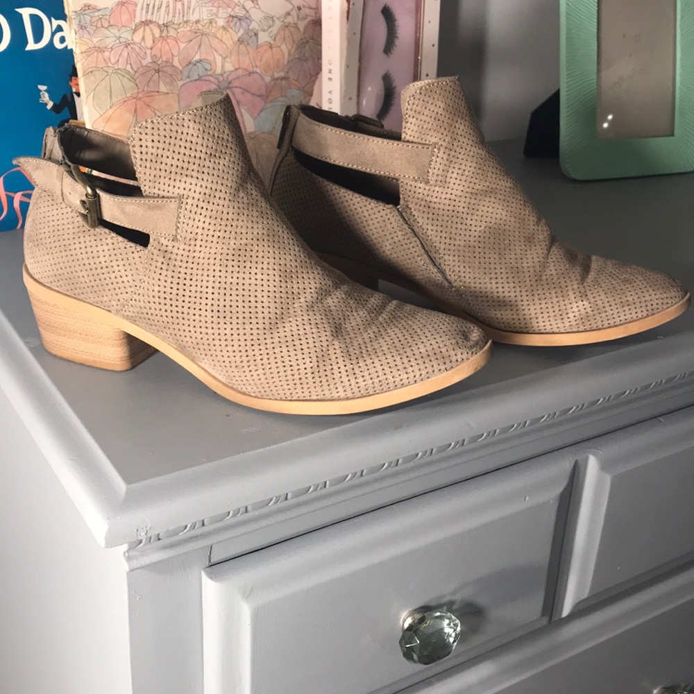 Dolce vita taupe booties